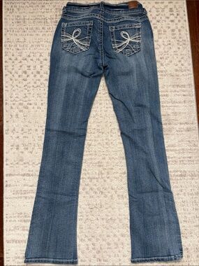 Wallflower Women's Blue Embroidered Pocket Jeans